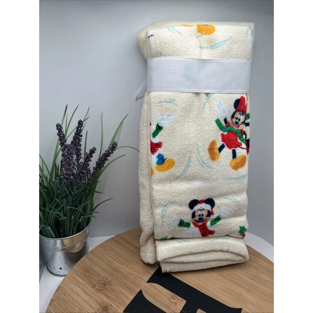 NEW Disney 2 Pack Mickey Mouse and Minnie Mouse Christmas Hand‎ Towels